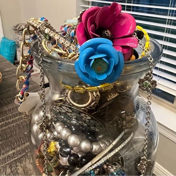 2 LBs vintage 2 modern fashion jewelry lot/ Bundle - Picture 8 of 16